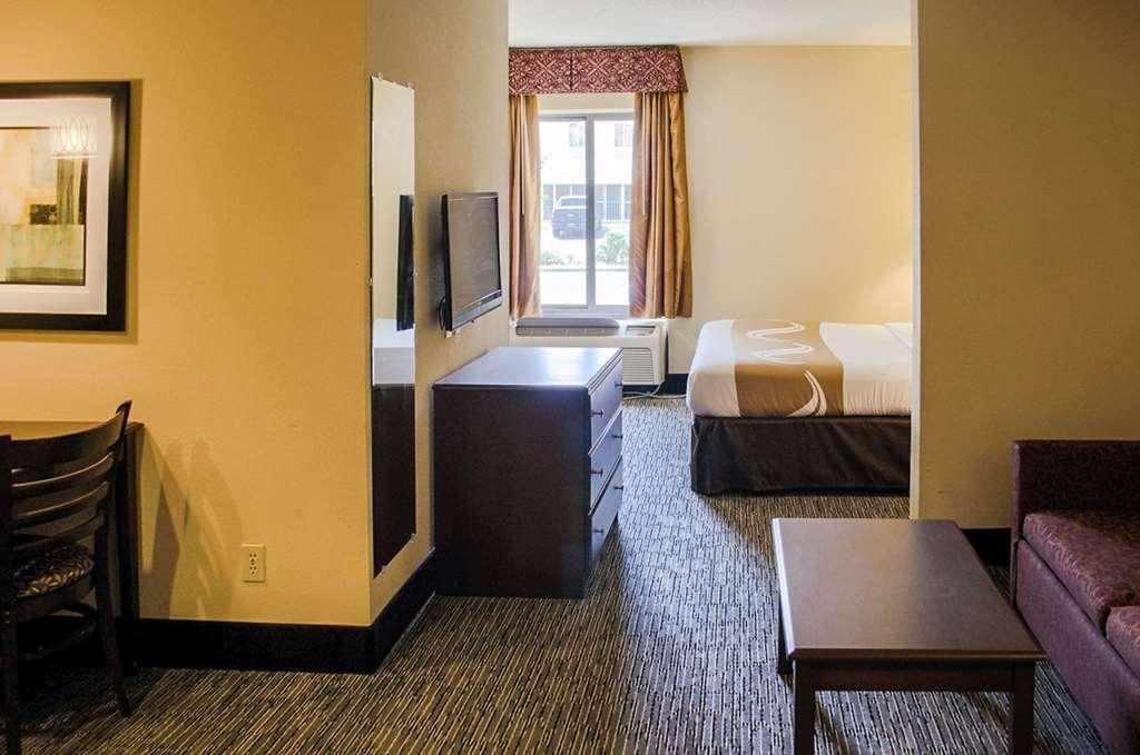 Quality Inn & Suites At Airport Blvd I-65 Mobile Room photo