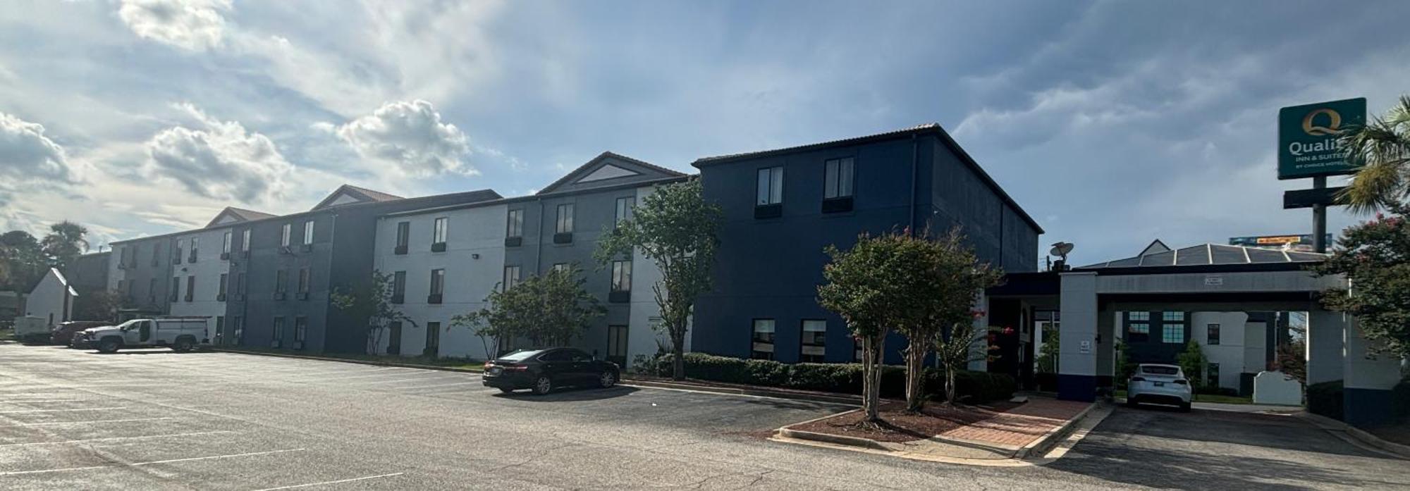Quality Inn & Suites At Airport Blvd I-65 Mobile Exterior photo