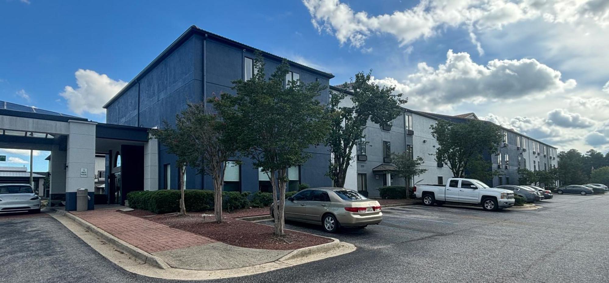 Quality Inn & Suites At Airport Blvd I-65 Mobile Exterior photo