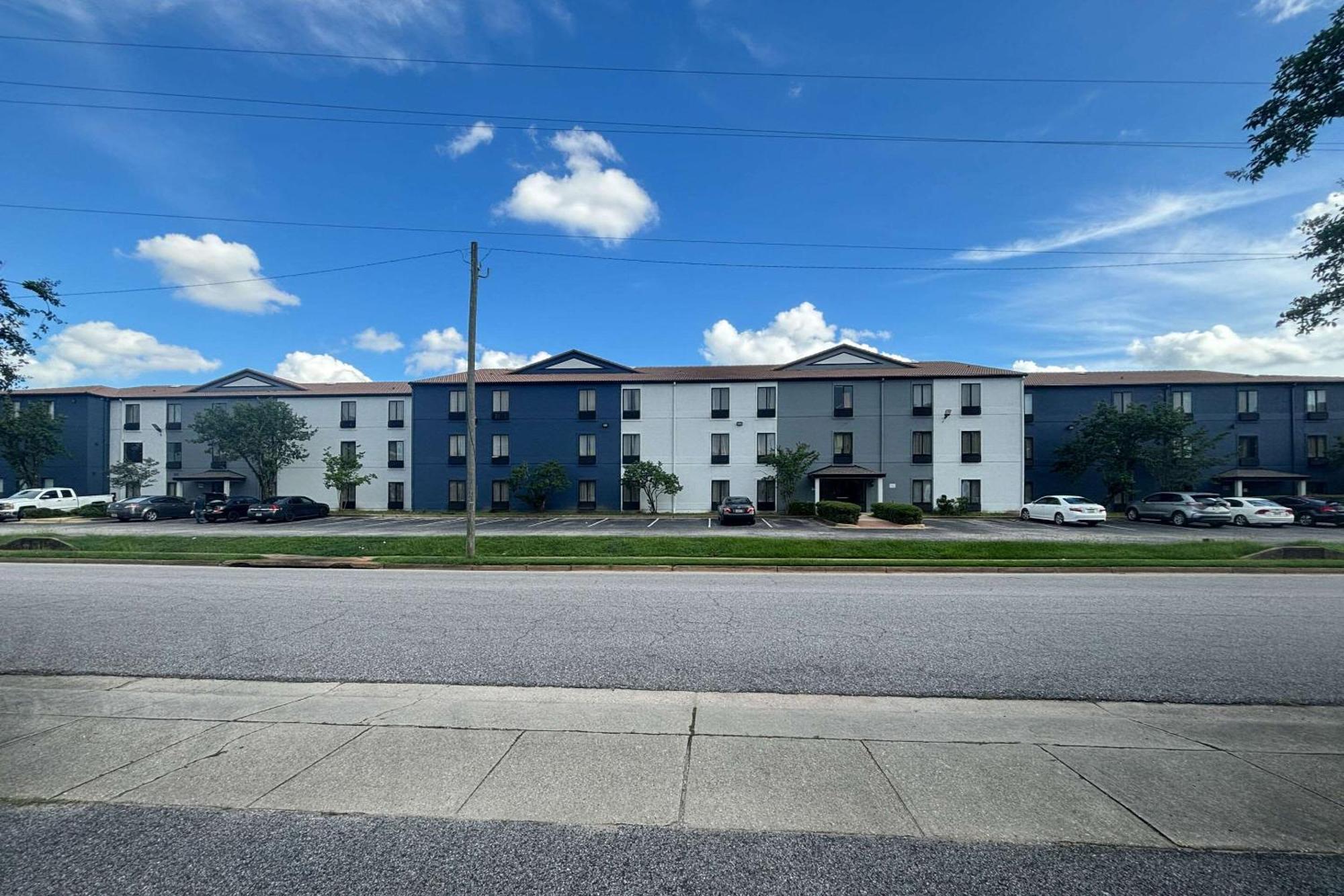 Quality Inn & Suites At Airport Blvd I-65 Mobile Exterior photo