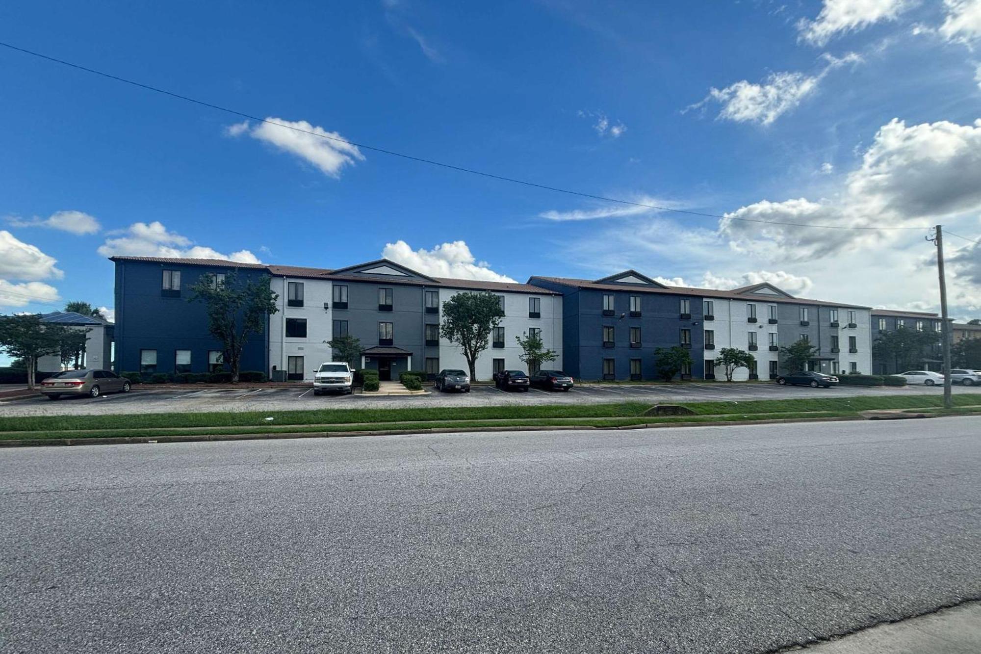 Quality Inn & Suites At Airport Blvd I-65 Mobile Exterior photo